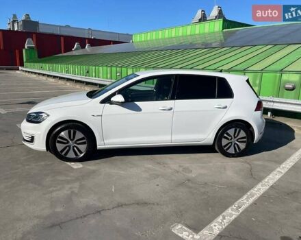 Белый Фольксваген e-Golf, объемом двигателя 0 л и пробегом 125 тыс. км за 13500 $, фото 2 на Automoto.ua