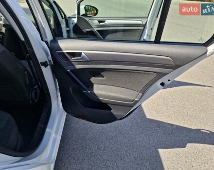 Белый Фольксваген e-Golf, объемом двигателя 0 л и пробегом 70 тыс. км за 14500 $, фото 26 на Automoto.ua
