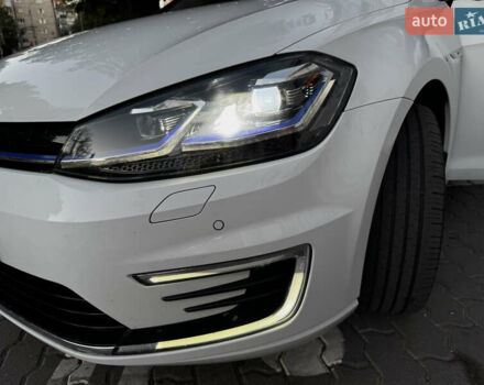 Білий Фольксваген e-Golf, об'ємом двигуна 0 л та пробігом 97 тис. км за 13999 $, фото 6 на Automoto.ua