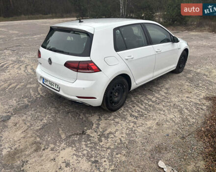Белый Фольксваген e-Golf, объемом двигателя 0 л и пробегом 67 тыс. км за 16000 $, фото 3 на Automoto.ua