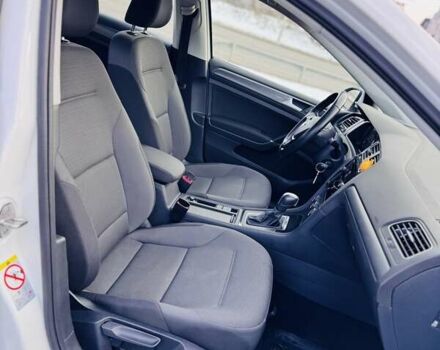 Белый Фольксваген e-Golf, объемом двигателя 0 л и пробегом 87 тыс. км за 12999 $, фото 26 на Automoto.ua