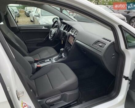 Белый Фольксваген e-Golf, объемом двигателя 0 л и пробегом 32 тыс. км за 14400 $, фото 63 на Automoto.ua