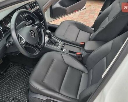 Белый Фольксваген e-Golf, объемом двигателя 0 л и пробегом 63 тыс. км за 13200 $, фото 11 на Automoto.ua
