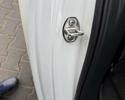 Белый Фольксваген e-Golf, объемом двигателя 0 л и пробегом 57 тыс. км за 15500 $, фото 7 на Automoto.ua