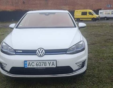 Білий Фольксваген e-Golf, об'ємом двигуна 0 л та пробігом 88 тис. км за 16499 $, фото 5 на Automoto.ua