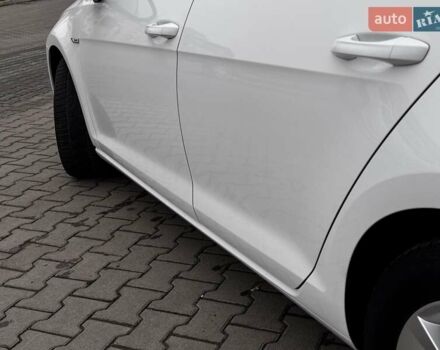 Белый Фольксваген e-Golf, объемом двигателя 0 л и пробегом 71 тыс. км за 12999 $, фото 16 на Automoto.ua