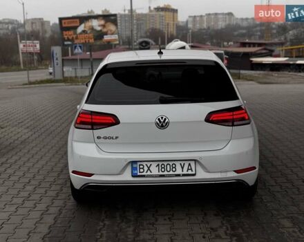 Белый Фольксваген e-Golf, объемом двигателя 0 л и пробегом 71 тыс. км за 12999 $, фото 42 на Automoto.ua