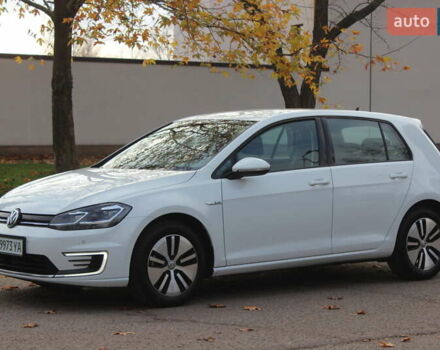 Белый Фольксваген e-Golf, объемом двигателя 0 л и пробегом 69 тыс. км за 13999 $, фото 2 на Automoto.ua