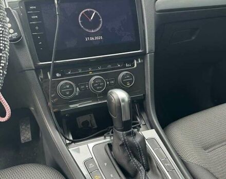 Белый Фольксваген e-Golf, объемом двигателя 0 л и пробегом 67 тыс. км за 13900 $, фото 5 на Automoto.ua