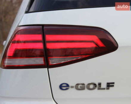 Белый Фольксваген e-Golf, объемом двигателя 0 л и пробегом 69 тыс. км за 13999 $, фото 18 на Automoto.ua