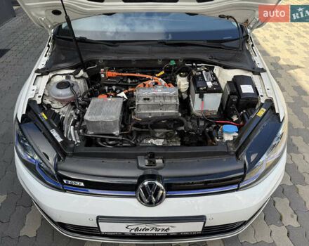 Белый Фольксваген e-Golf, объемом двигателя 0 л и пробегом 137 тыс. км за 13800 $, фото 21 на Automoto.ua