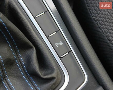 Белый Фольксваген e-Golf, объемом двигателя 0 л и пробегом 69 тыс. км за 13999 $, фото 36 на Automoto.ua