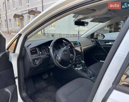 Белый Фольксваген e-Golf, объемом двигателя 0 л и пробегом 70 тыс. км за 13900 $, фото 8 на Automoto.ua