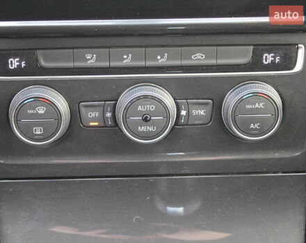 Белый Фольксваген e-Golf, объемом двигателя 0 л и пробегом 69 тыс. км за 13999 $, фото 38 на Automoto.ua