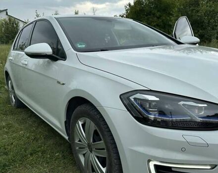 Белый Фольксваген e-Golf, объемом двигателя 0 л и пробегом 67 тыс. км за 13900 $, фото 4 на Automoto.ua