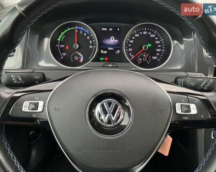 Белый Фольксваген e-Golf, объемом двигателя 0 л и пробегом 32 тыс. км за 14400 $, фото 17 на Automoto.ua