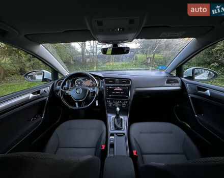 Белый Фольксваген e-Golf, объемом двигателя 0 л и пробегом 113 тыс. км за 13700 $, фото 10 на Automoto.ua