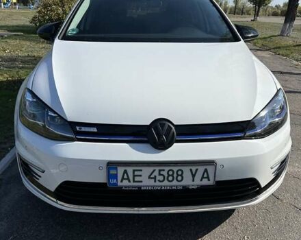 Белый Фольксваген e-Golf, объемом двигателя 0 л и пробегом 44 тыс. км за 16800 $, фото 10 на Automoto.ua