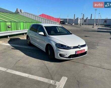 Белый Фольксваген e-Golf, объемом двигателя 0 л и пробегом 125 тыс. км за 13500 $, фото 1 на Automoto.ua