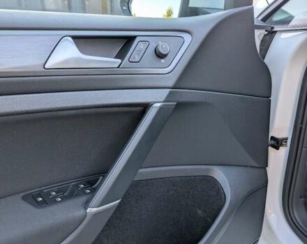 Білий Фольксваген e-Golf, об'ємом двигуна 0 л та пробігом 28 тис. км за 14900 $, фото 33 на Automoto.ua