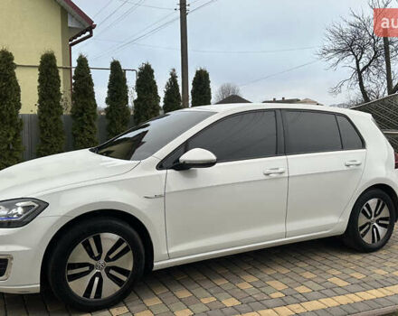Белый Фольксваген e-Golf, объемом двигателя 0 л и пробегом 70 тыс. км за 13700 $, фото 12 на Automoto.ua