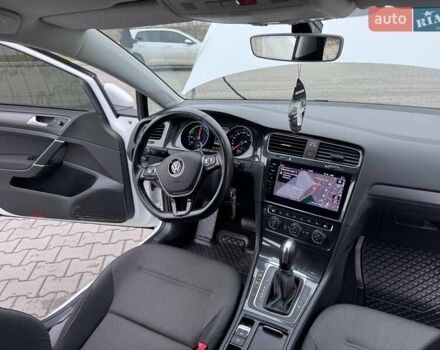 Белый Фольксваген e-Golf, объемом двигателя 0 л и пробегом 71 тыс. км за 12999 $, фото 3 на Automoto.ua