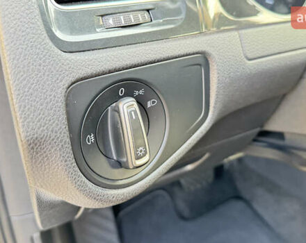 Белый Фольксваген e-Golf, объемом двигателя 0 л и пробегом 73 тыс. км за 17900 $, фото 46 на Automoto.ua