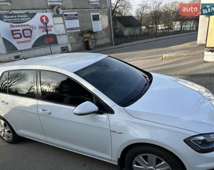 Белый Фольксваген e-Golf, объемом двигателя 0 л и пробегом 70 тыс. км за 13900 $, фото 4 на Automoto.ua