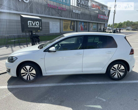 Белый Фольксваген e-Golf, объемом двигателя 0 л и пробегом 63 тыс. км за 19500 $, фото 3 на Automoto.ua