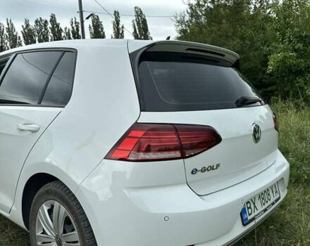 Белый Фольксваген e-Golf, объемом двигателя 0 л и пробегом 67 тыс. км за 13900 $, фото 3 на Automoto.ua