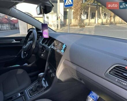 Белый Фольксваген e-Golf, объемом двигателя 0 л и пробегом 70 тыс. км за 13900 $, фото 5 на Automoto.ua