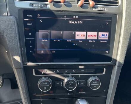 Белый Фольксваген e-Golf, объемом двигателя 0 л и пробегом 44 тыс. км за 16800 $, фото 15 на Automoto.ua