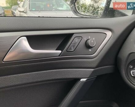 Белый Фольксваген e-Golf, объемом двигателя 0 л и пробегом 32 тыс. км за 14400 $, фото 15 на Automoto.ua