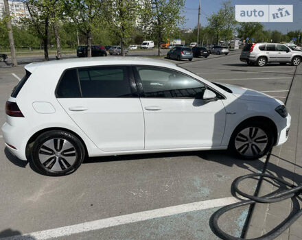 Білий Фольксваген e-Golf, об'ємом двигуна 0 л та пробігом 63 тис. км за 19500 $, фото 6 на Automoto.ua