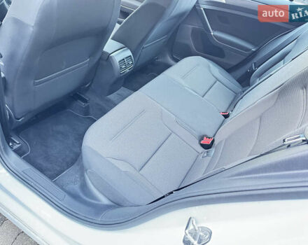 Белый Фольксваген e-Golf, объемом двигателя 0 л и пробегом 24 тыс. км за 15800 $, фото 23 на Automoto.ua