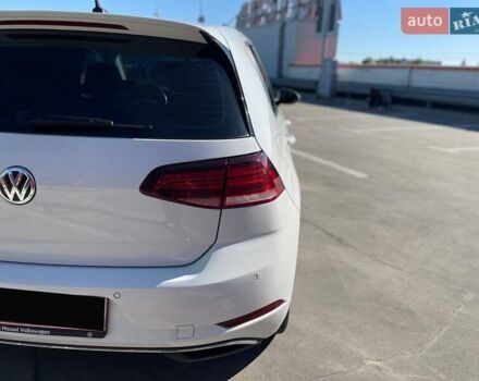 Белый Фольксваген e-Golf, объемом двигателя 0 л и пробегом 124 тыс. км за 13490 $, фото 11 на Automoto.ua