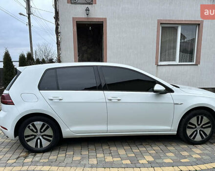 Белый Фольксваген e-Golf, объемом двигателя 0 л и пробегом 70 тыс. км за 13700 $, фото 7 на Automoto.ua
