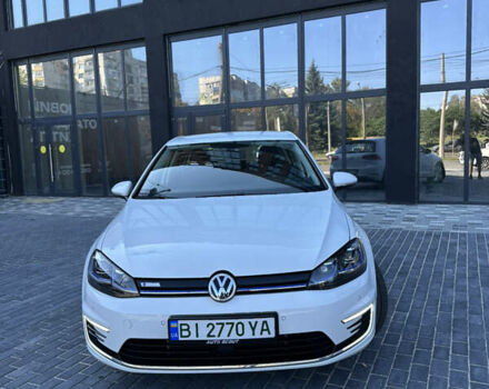 Белый Фольксваген e-Golf, объемом двигателя 0 л и пробегом 24 тыс. км за 15999 $, фото 1 на Automoto.ua