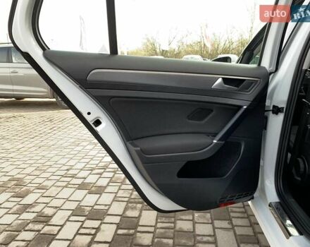 Белый Фольксваген e-Golf, объемом двигателя 0 л и пробегом 73 тыс. км за 13955 $, фото 25 на Automoto.ua