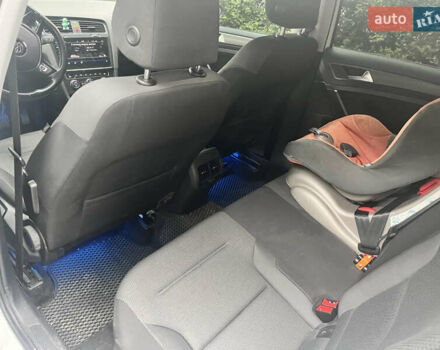 Белый Фольксваген e-Golf, объемом двигателя 0 л и пробегом 55 тыс. км за 14800 $, фото 11 на Automoto.ua