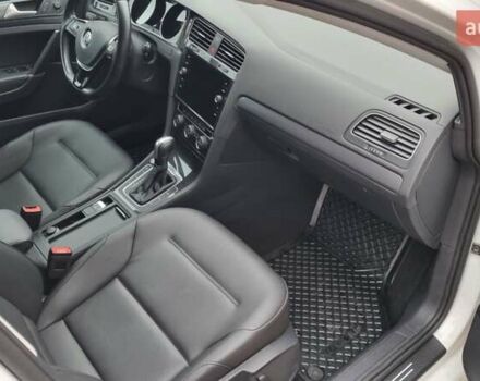 Белый Фольксваген e-Golf, объемом двигателя 0 л и пробегом 63 тыс. км за 13200 $, фото 13 на Automoto.ua