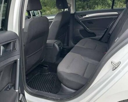 Белый Фольксваген e-Golf, объемом двигателя 0 л и пробегом 67 тыс. км за 13900 $, фото 7 на Automoto.ua