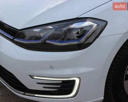 Белый Фольксваген e-Golf, объемом двигателя 0 л и пробегом 69 тыс. км за 13999 $, фото 14 на Automoto.ua