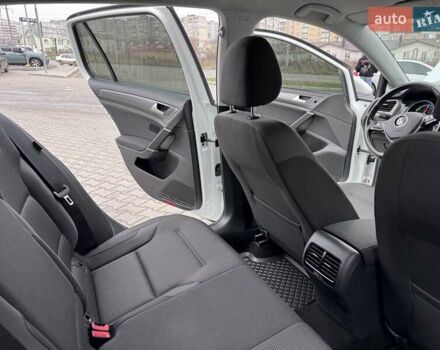 Белый Фольксваген e-Golf, объемом двигателя 0 л и пробегом 71 тыс. км за 12999 $, фото 23 на Automoto.ua