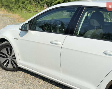 Белый Фольксваген e-Golf, объемом двигателя 0 л и пробегом 73 тыс. км за 17900 $, фото 18 на Automoto.ua