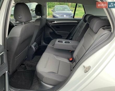 Белый Фольксваген e-Golf, объемом двигателя 0 л и пробегом 32 тыс. км за 14400 $, фото 57 на Automoto.ua