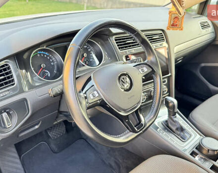 Белый Фольксваген e-Golf, объемом двигателя 0 л и пробегом 73 тыс. км за 17900 $, фото 39 на Automoto.ua