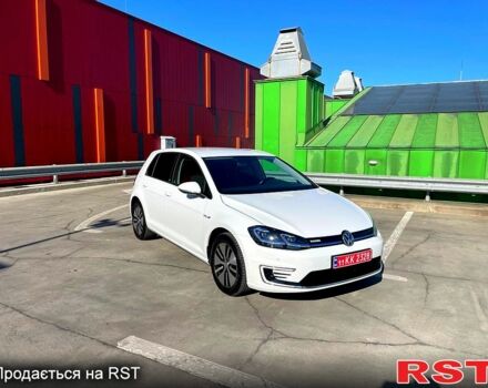 Белый Фольксваген e-Golf, объемом двигателя 100 л и пробегом 124 тыс. км за 13400 $, фото 2 на Automoto.ua