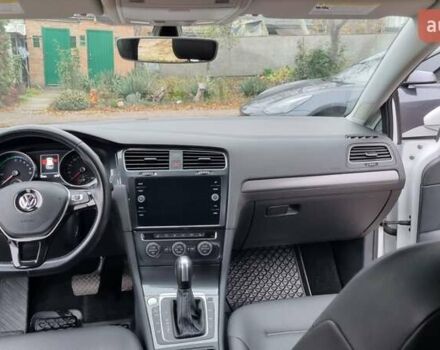 Белый Фольксваген e-Golf, объемом двигателя 0 л и пробегом 63 тыс. км за 13200 $, фото 12 на Automoto.ua