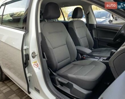 Белый Фольксваген e-Golf, объемом двигателя 0 л и пробегом 73 тыс. км за 13955 $, фото 33 на Automoto.ua